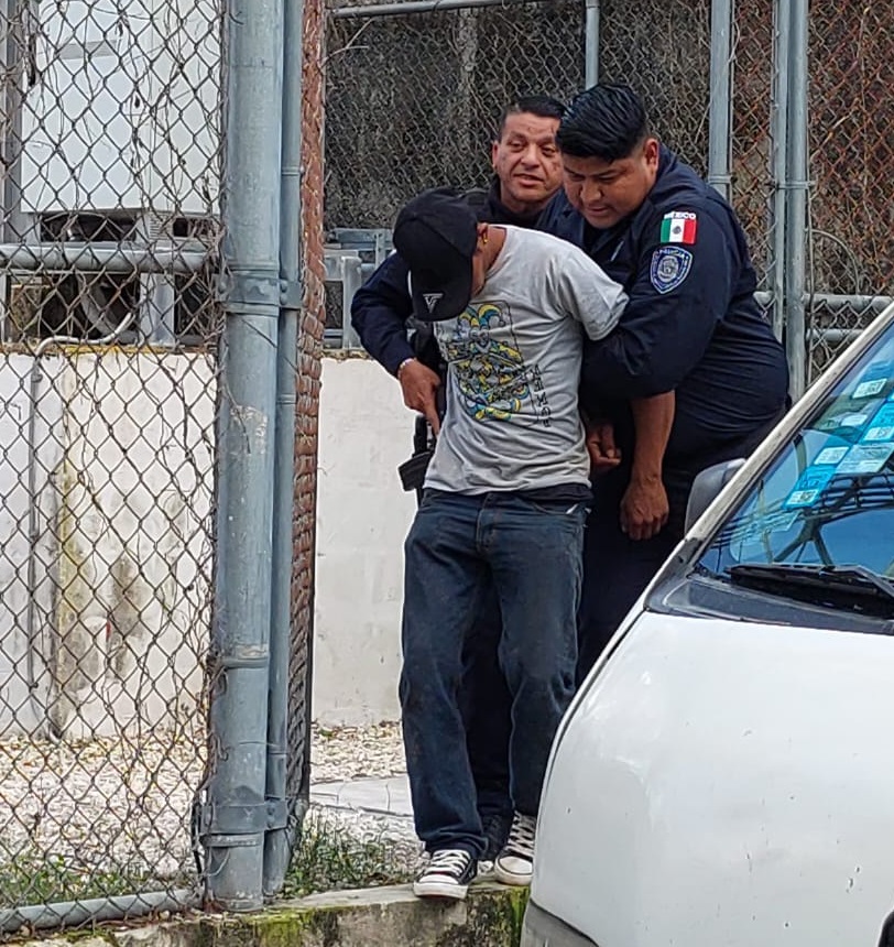 Arrestan a francotirador en Cancún: se subió a una antena para disparar contra sus víctimas.
