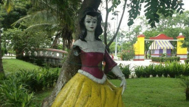 Captan video de muñeca de Blanca Nieves caminando por el Reino Mágico de Veracruz, ¿Cuál es su leyenda?